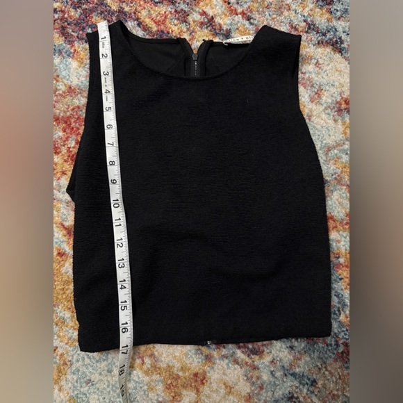 Alice + Olivia Black Fitted Crop Tank Top Small - Picture 6 of 6